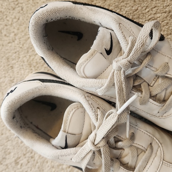 Nike shoes - Picture 4 of 4